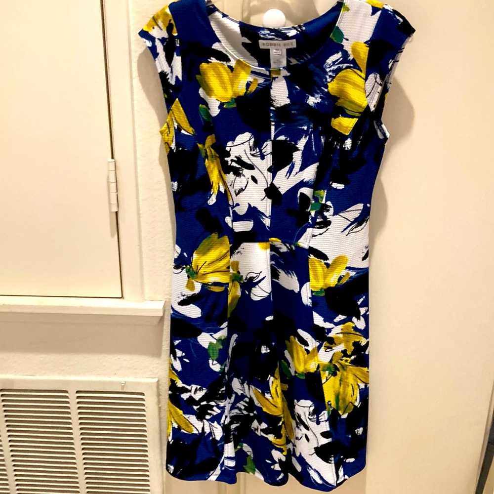 NWOTSALERobbie Bee cap sleeved dress, top stitching on front of the dress.